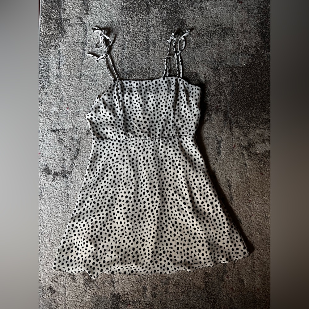 •Side zipper,Adjustable straps
•Size- Large
•New with tags, no flaws!